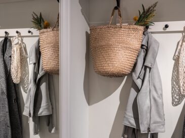 en minimal garderob med basplagg