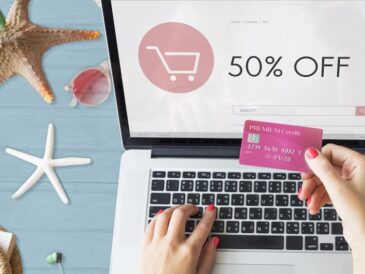 Shopping på nätet - laptop och kreditkort