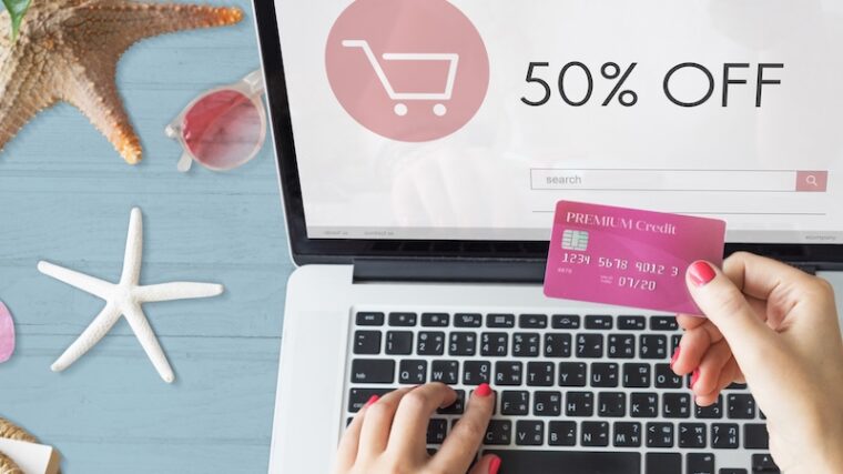 Shopping på nätet - laptop och kreditkort