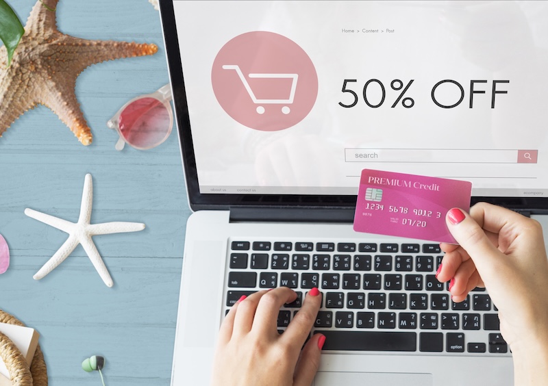 Shopping på nätet - laptop och kreditkort